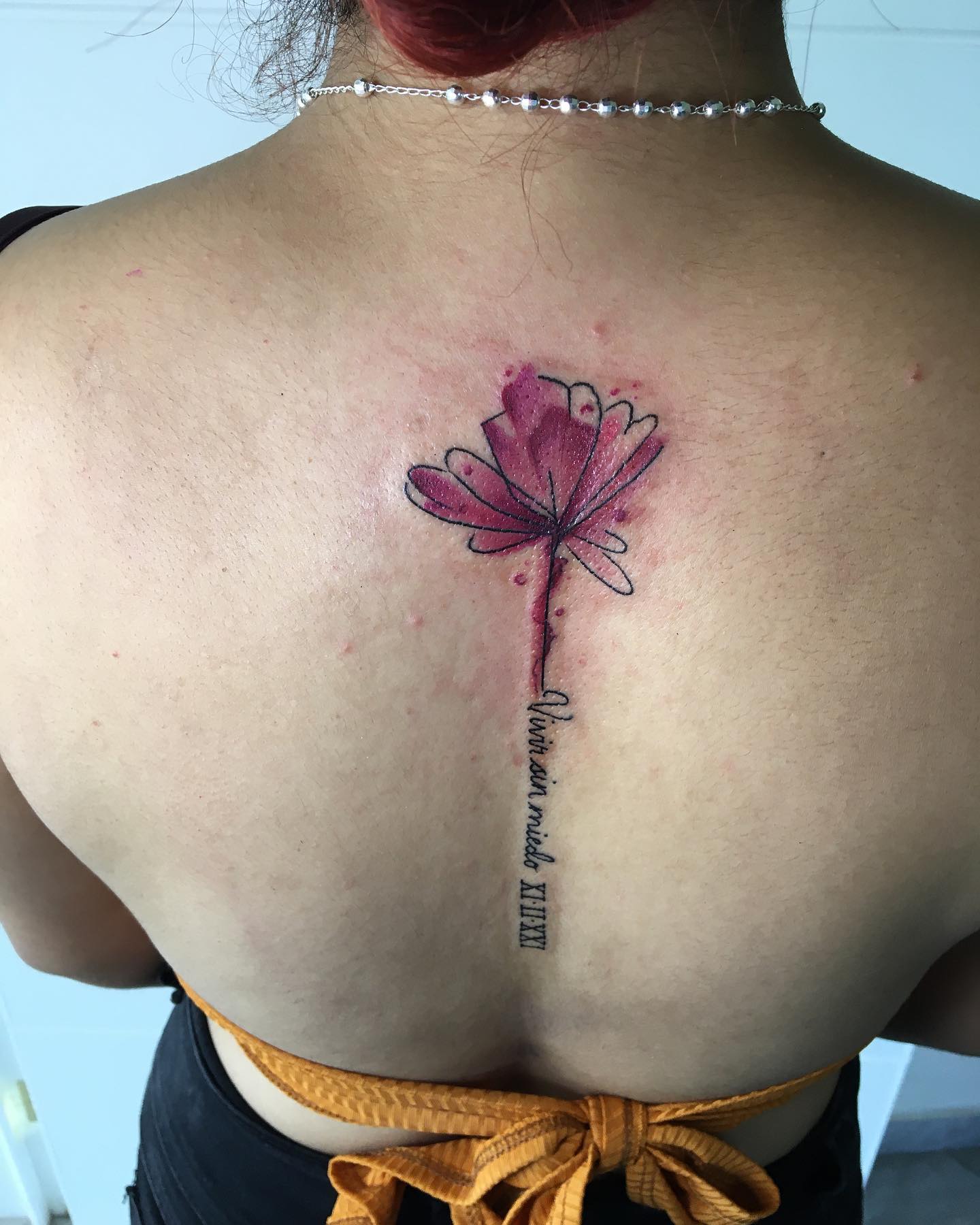 Tatuaje de Espalda Mínimo y Pequeño