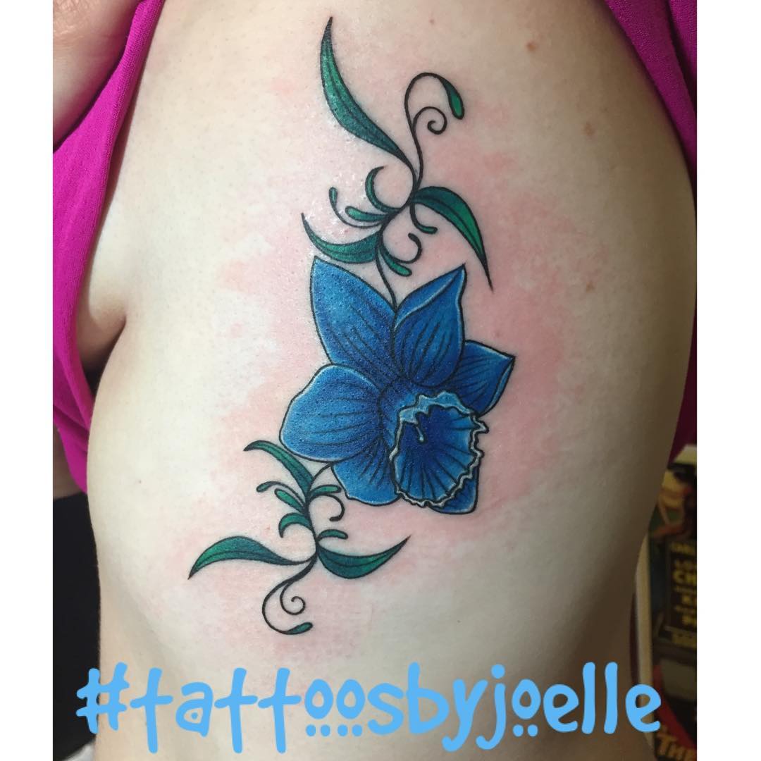 Tatuaje de Flor Narciso Azul.