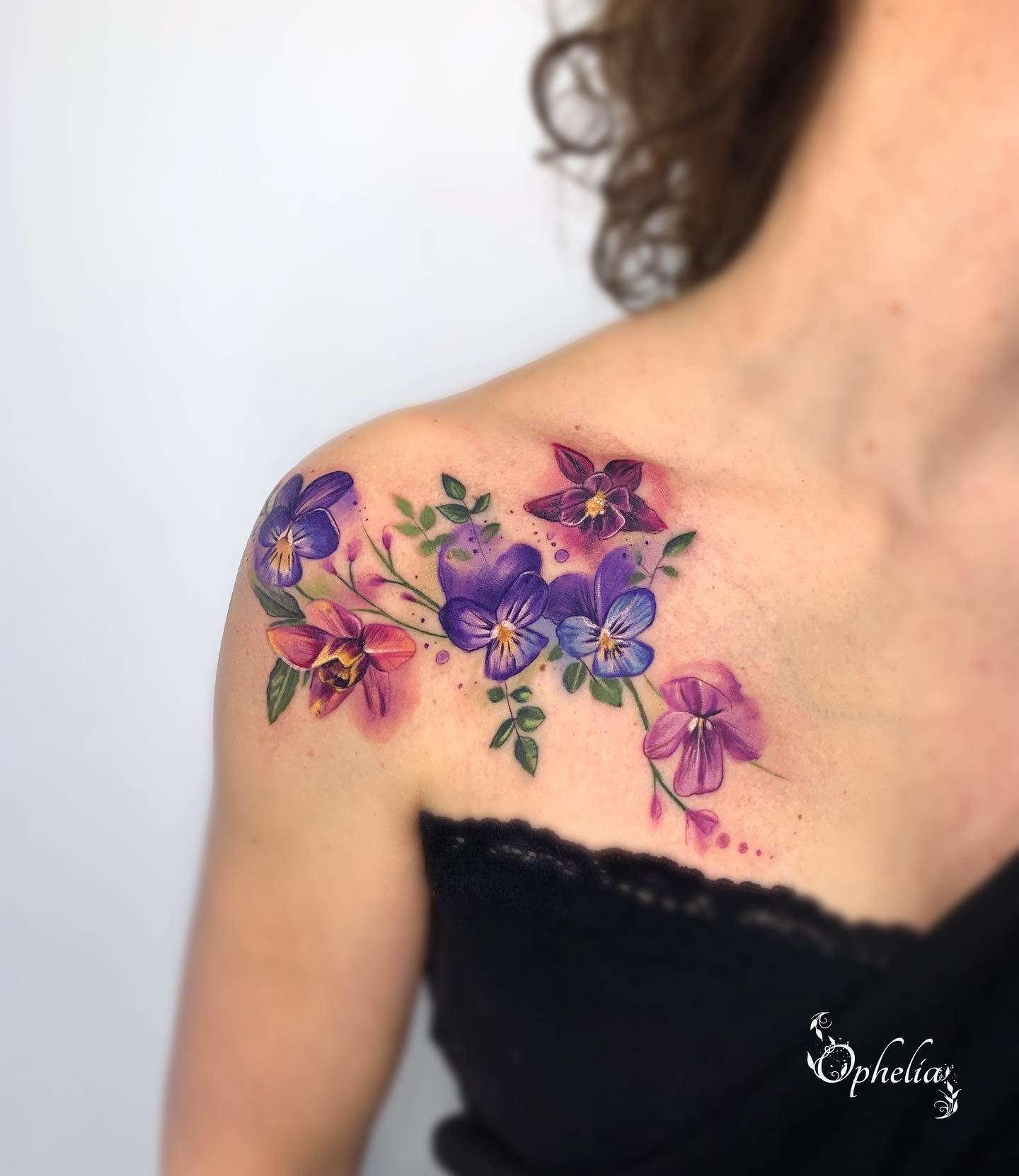 Tatuaje de Flores Narciso Rosa y Morado