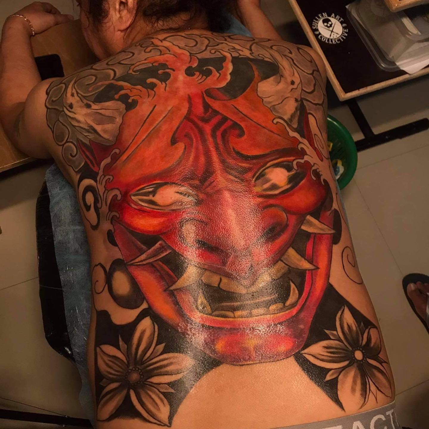 Tatuaje de Máscara Oni en la Espalda Completa