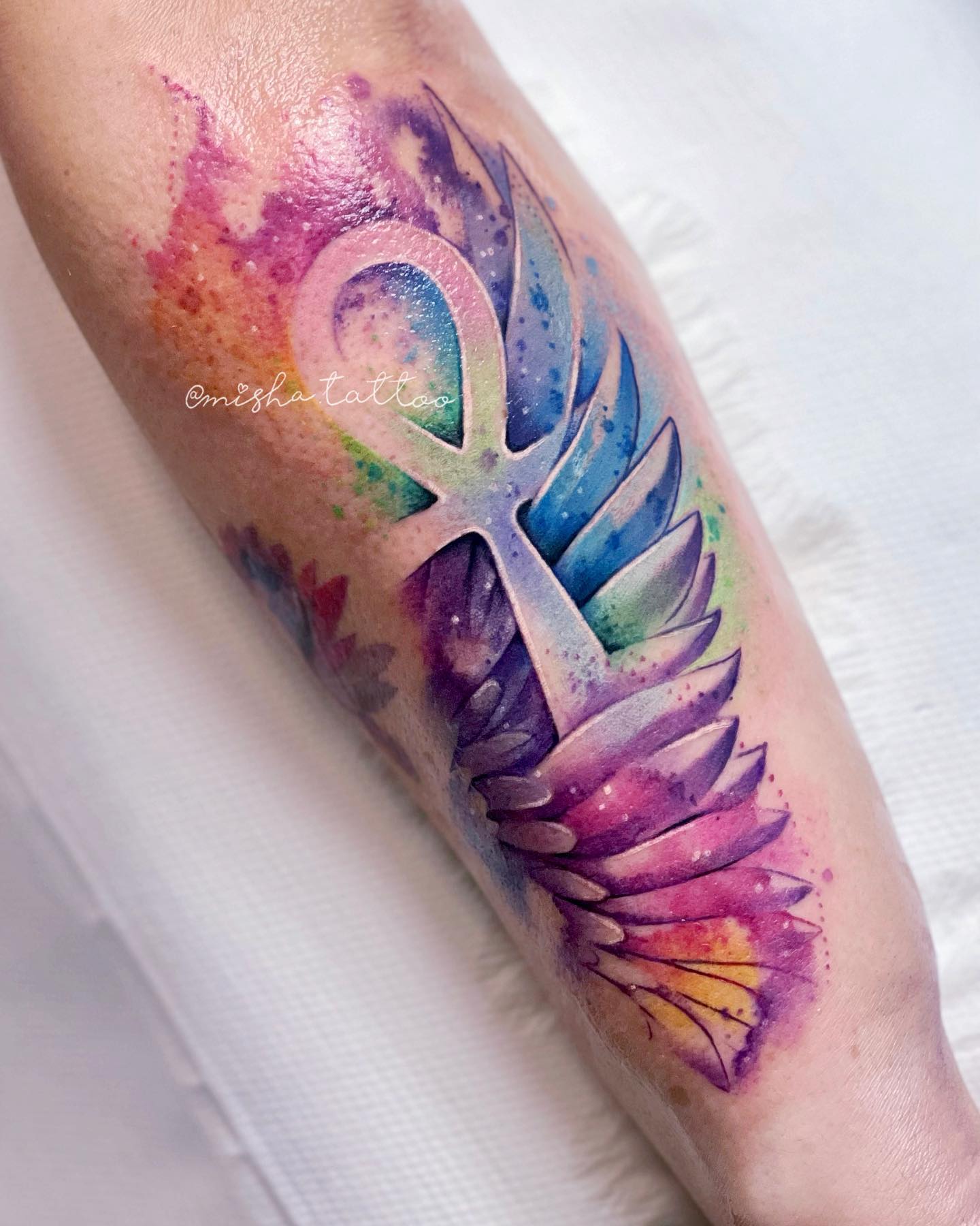 Tatuaje del Ankh Idea Colorida