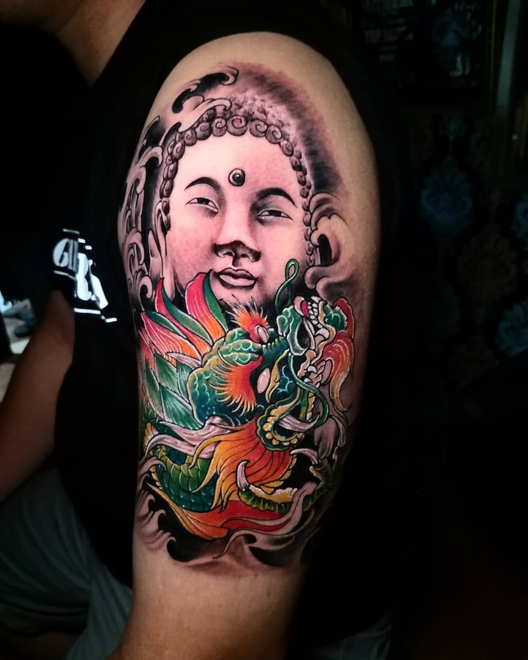 Budismo tatuaje de media manga