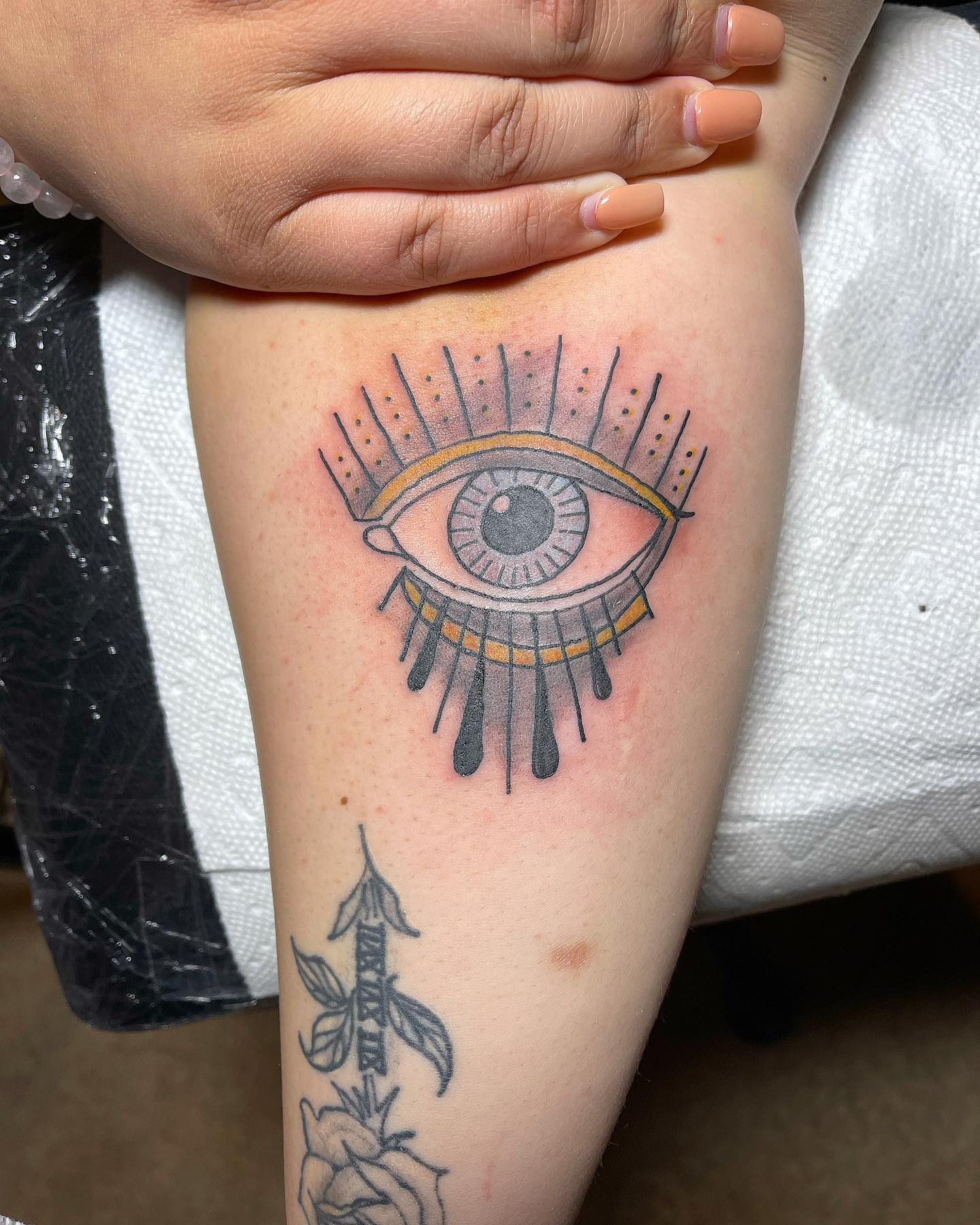 Genial idea de tatuaje del ojo malvado