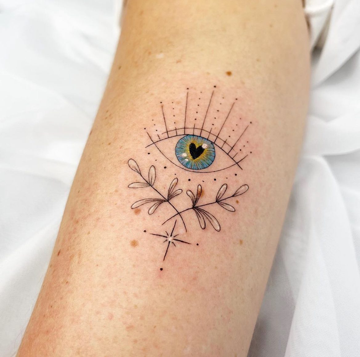 Lindo Minimalismo Tatuaje del Ojo Malvado