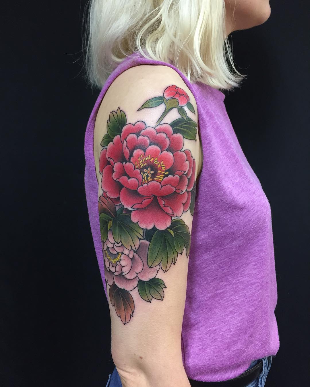 Tatuaje de flores de crisantemo en manga para mujeres