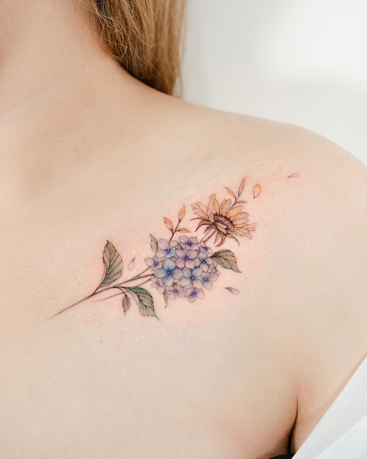 Tatuaje de Hortensia Fresca y de Espalda