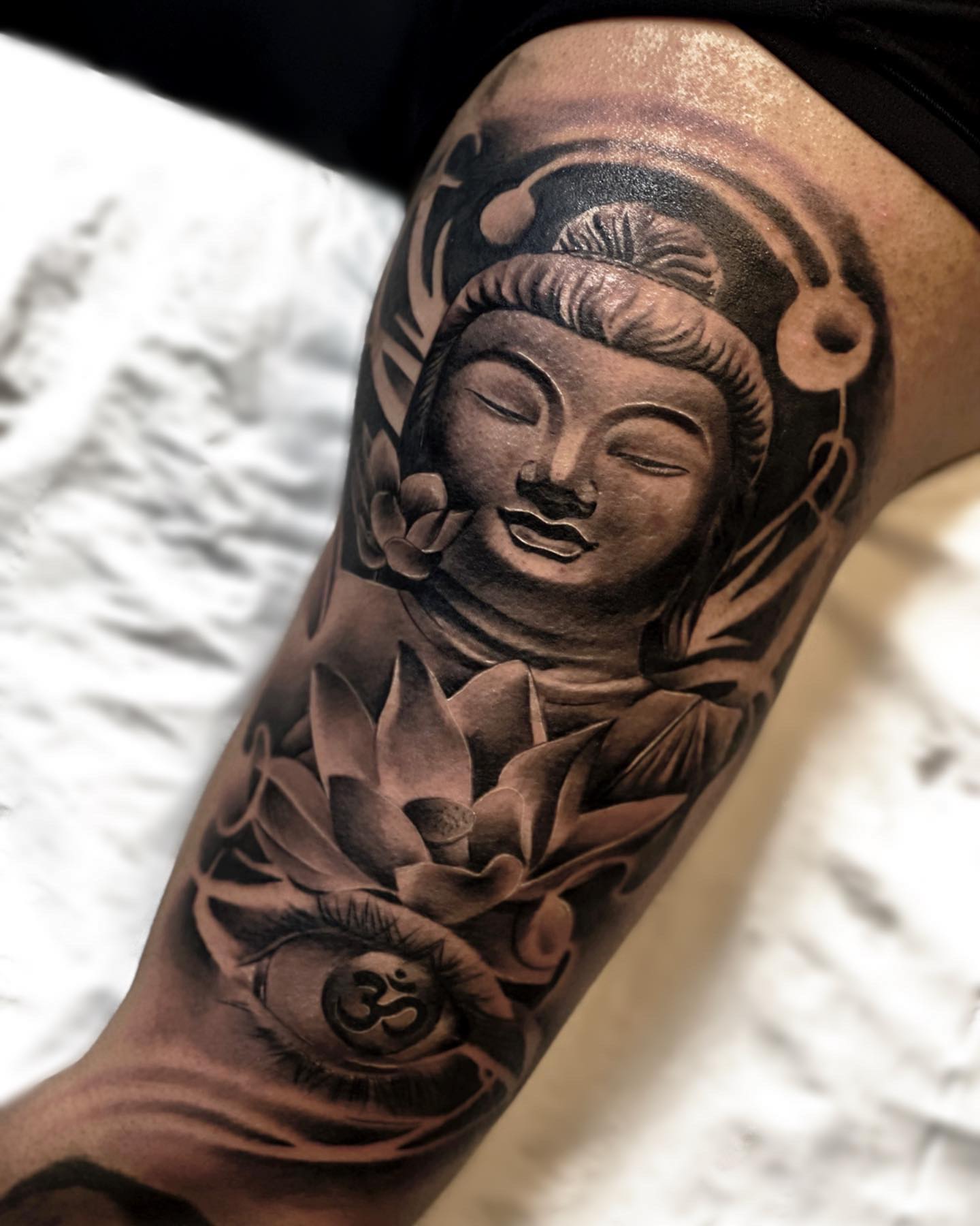Tatuaje de medio brazo de Buda
