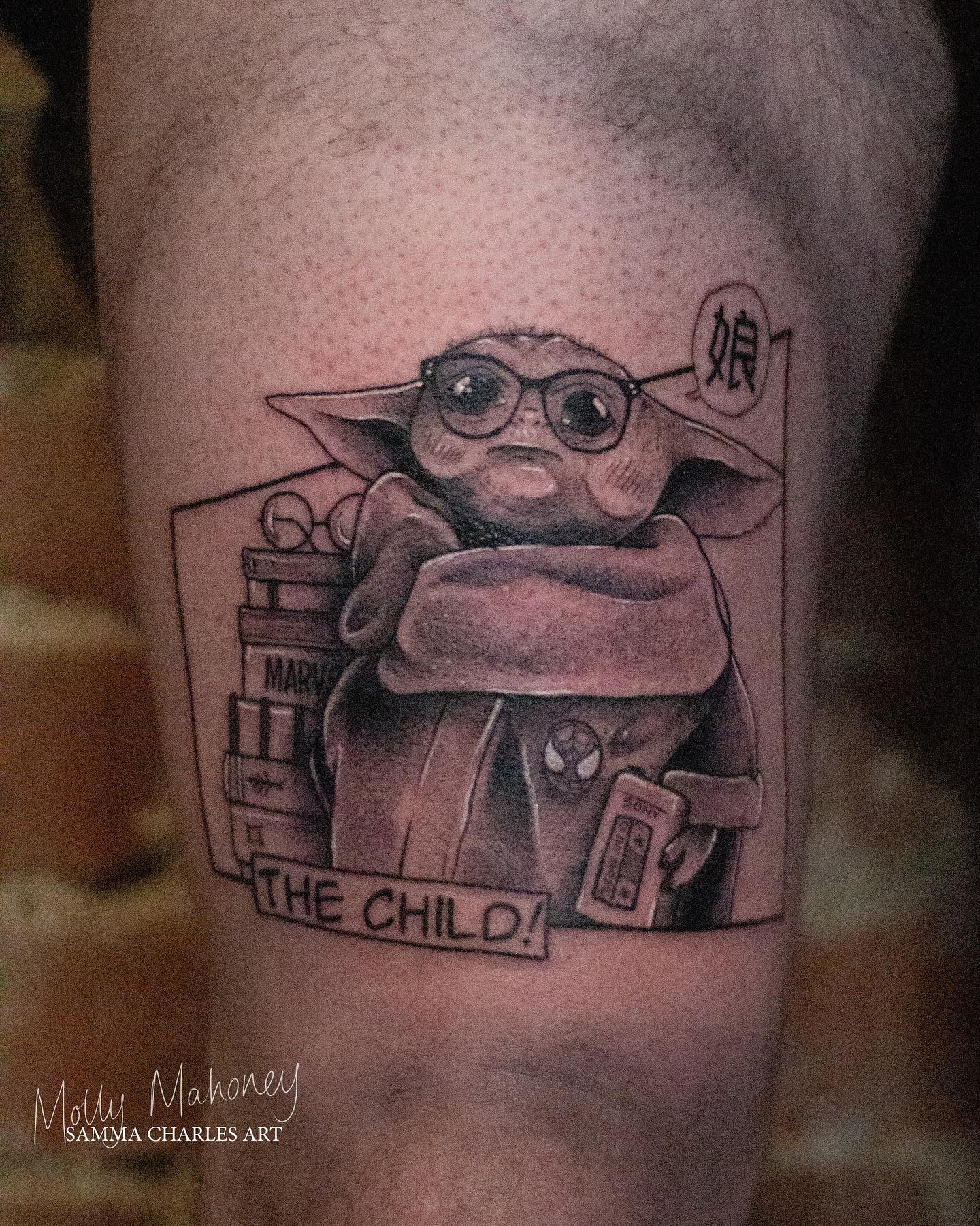 Tatuaje de muslo de Yoda para hombres