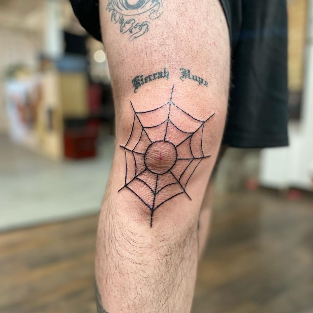 Diseño de tatuaje artístico de telaraña de araña