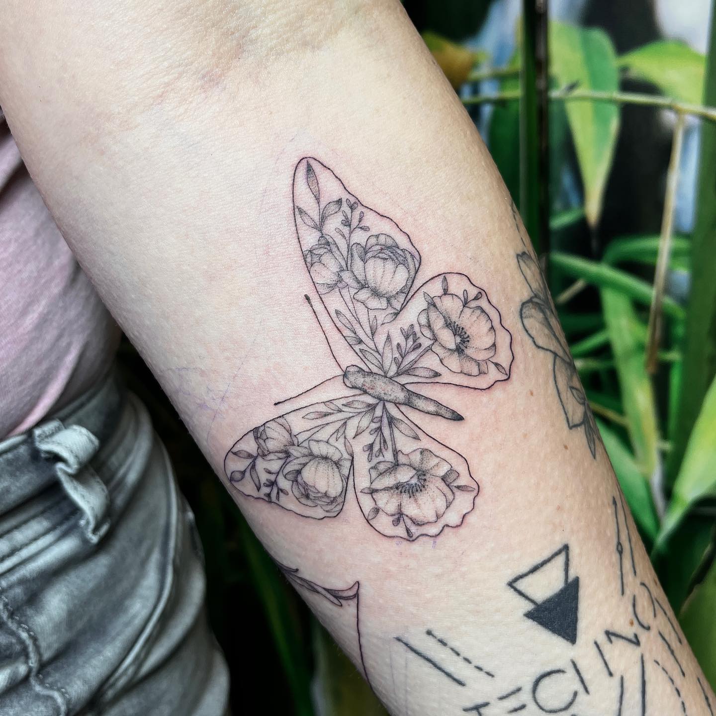 Idea de tatuaje de mariposa femenina