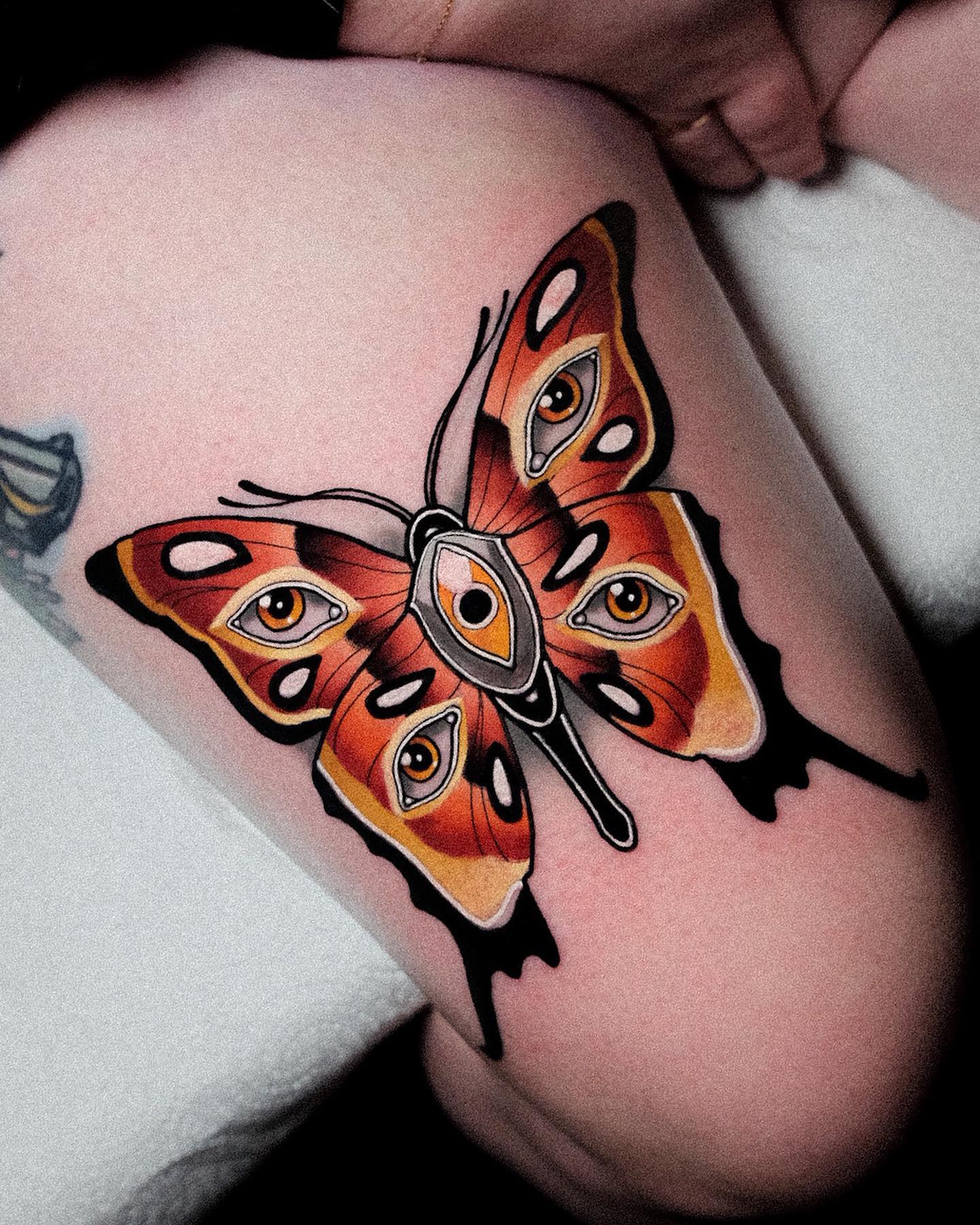 Mariposa Inspirada Tatuaje del Ojo que Todo lo Ve