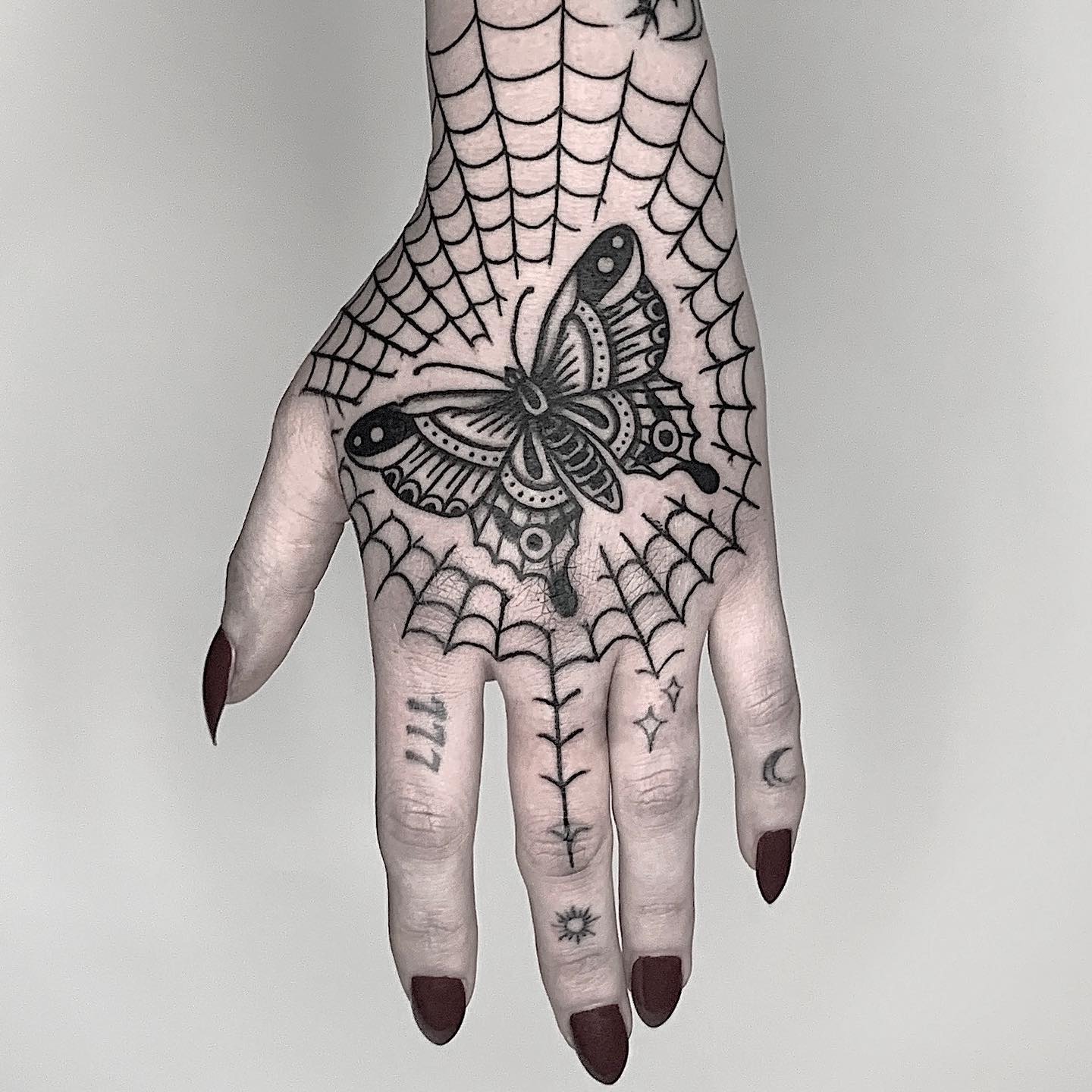 Tatuaje de Araña de Palmera con Tinta Negra