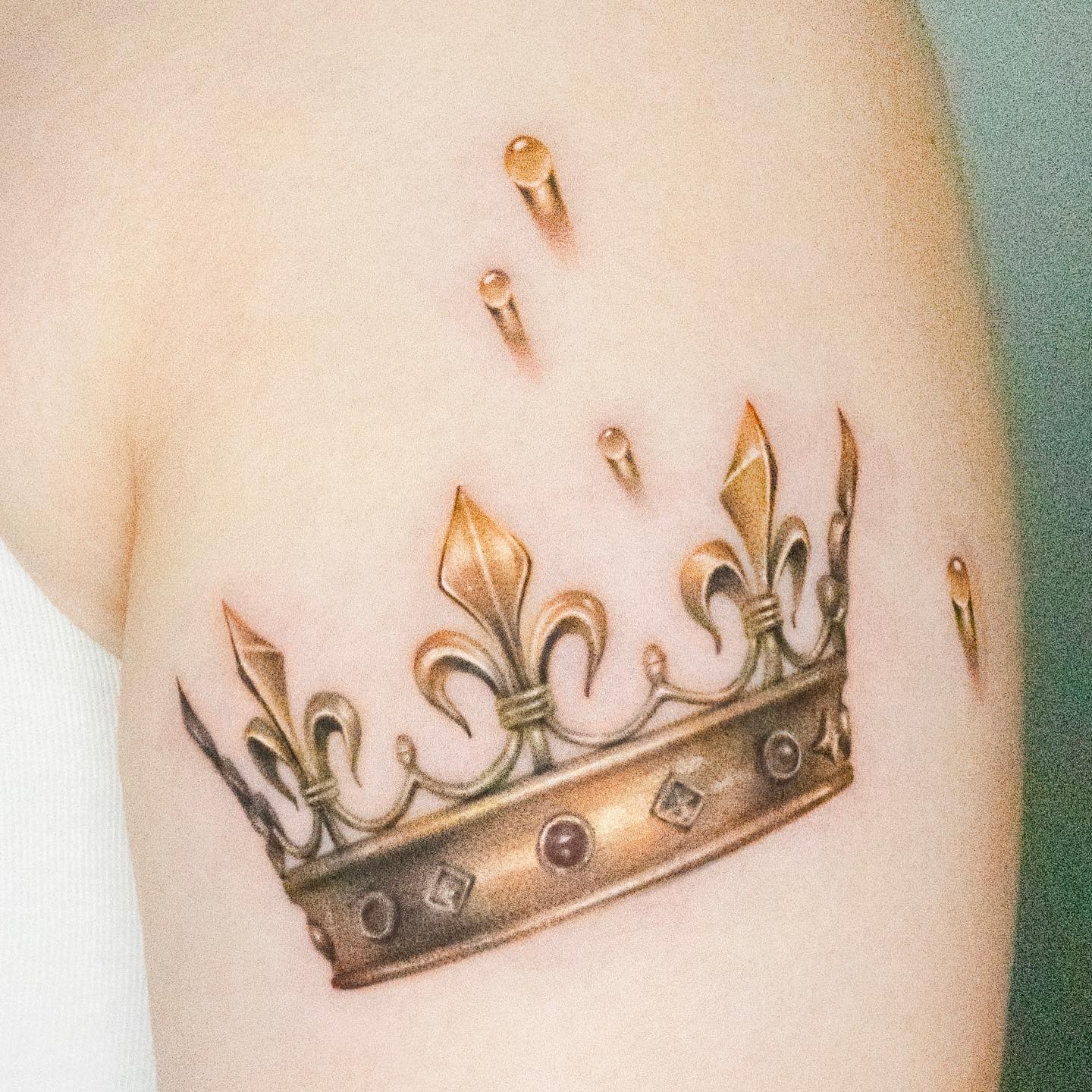 Tatuaje de Corona de Oro