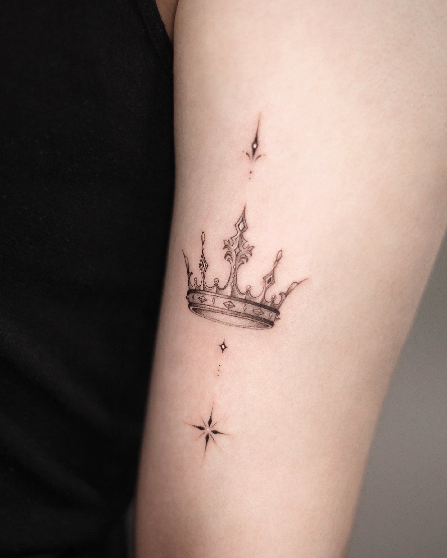 Tatuaje de Corona Elegante.