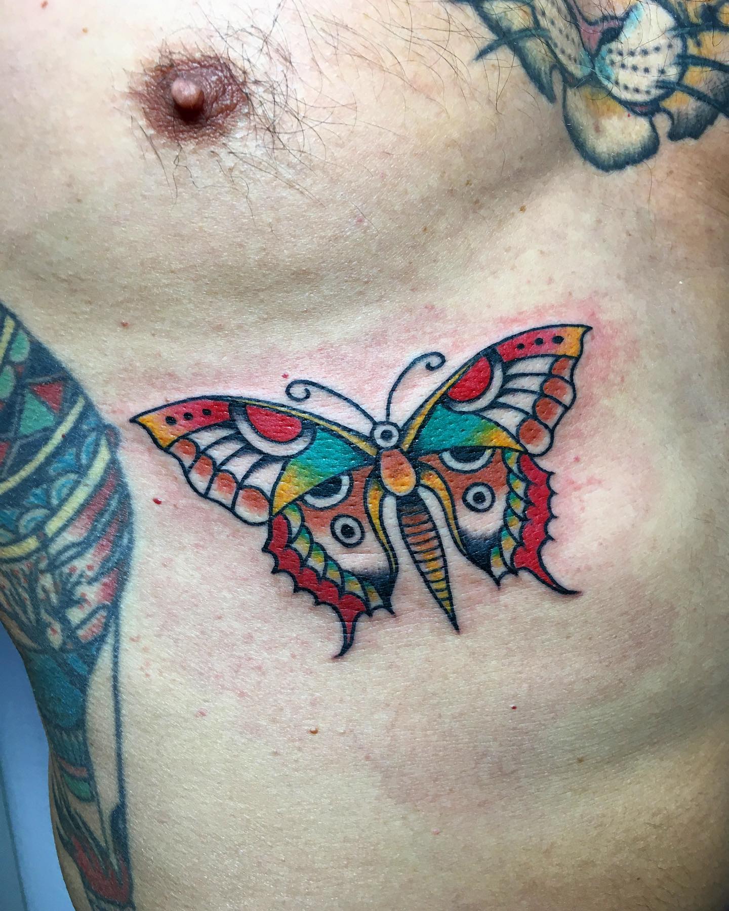 Tatuaje de Mariposa en el Pecho para Hombres