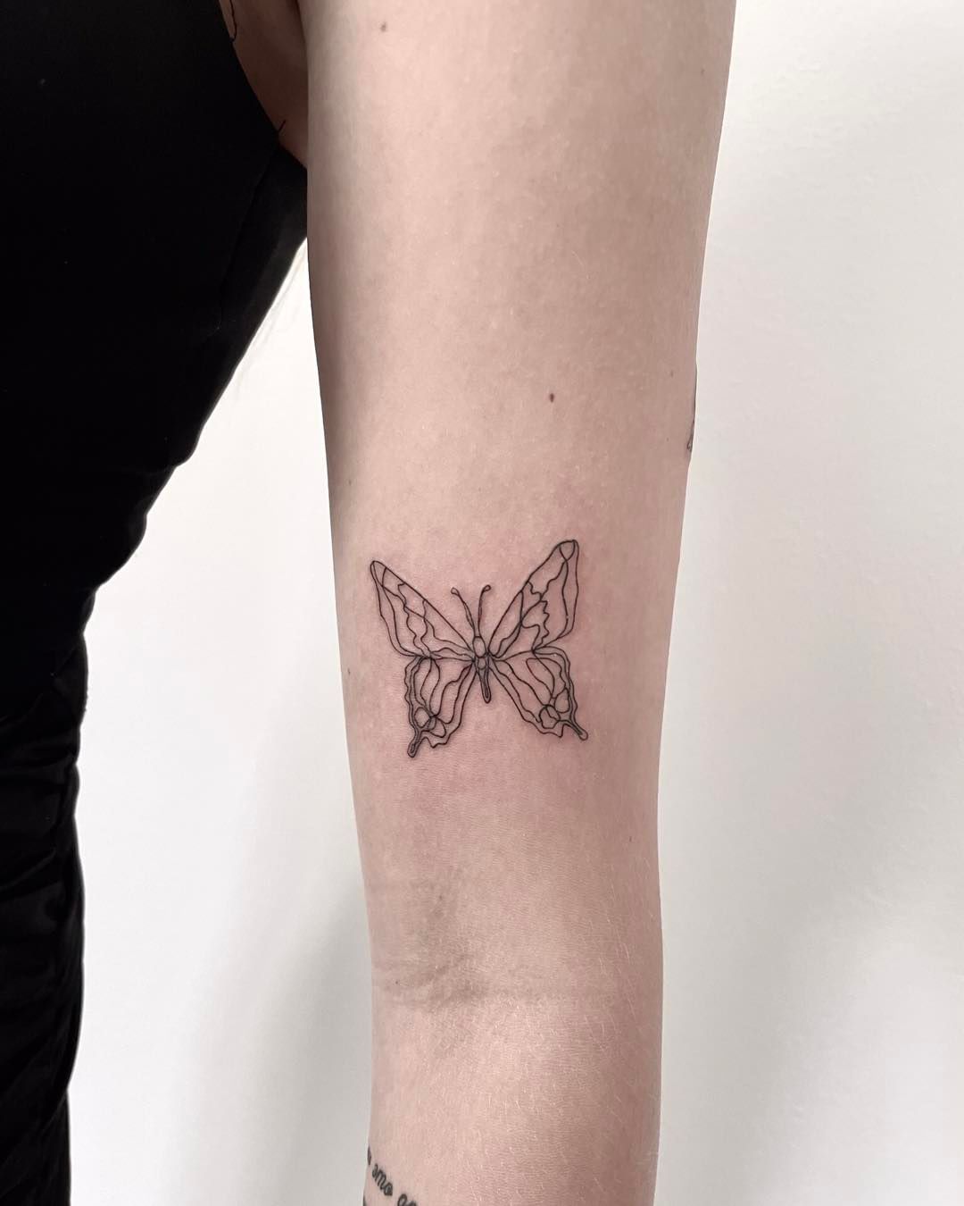 Tatuaje de mariposa geométrica