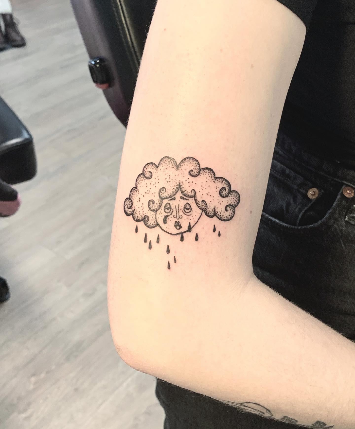 Tatuaje de nube triste