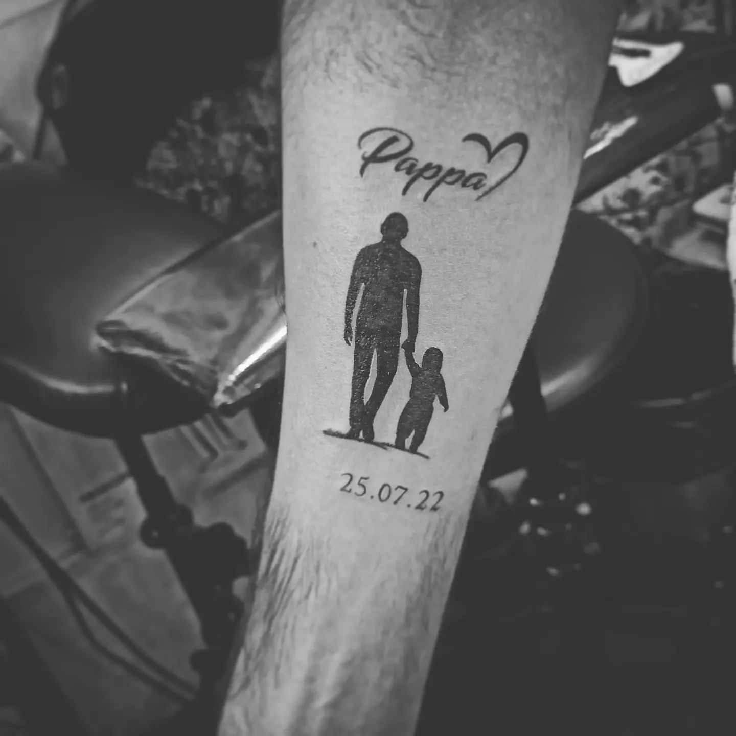 Tatuaje de Padre e Hijo con Fecha