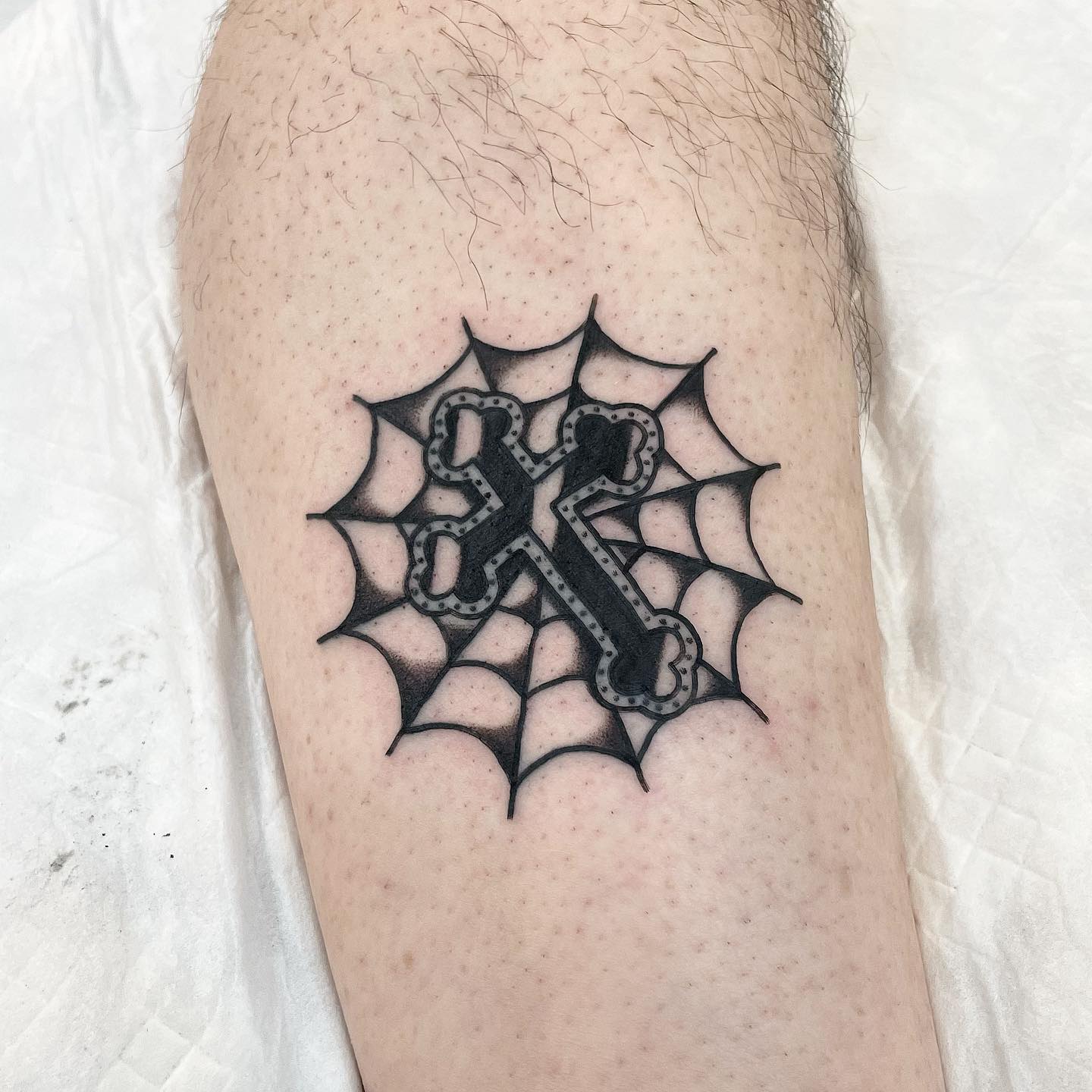 Tatuaje de Telaraña de Araña con Tinta Negra