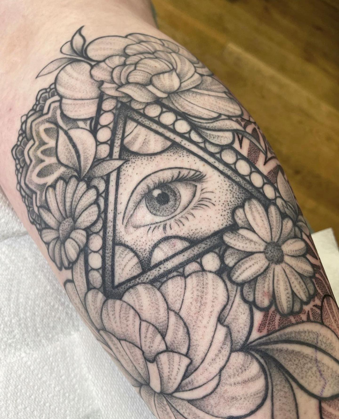 Tatuaje del ojo que todo lo ve de los Illuminati