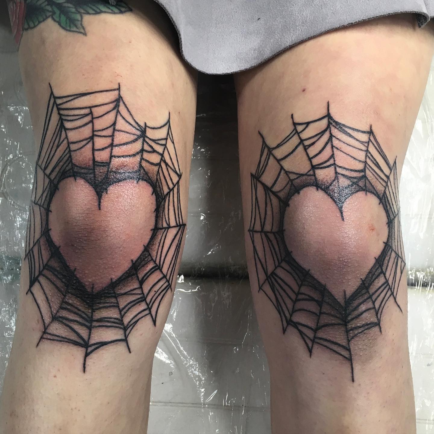 Tatuajes de Telaraña de Araña en la Rodilla