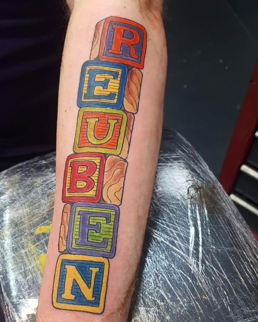 Cubo colorido Tatuaje con nombre de niño