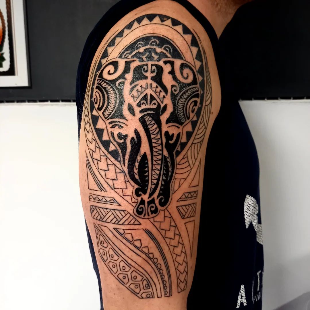 Diseño de tatuaje de elefante maorí.