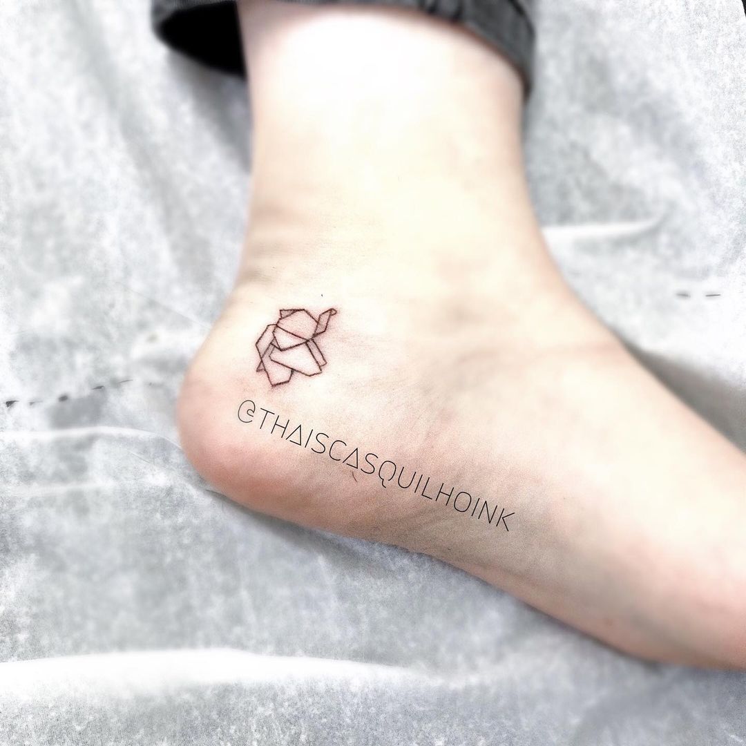 Tatuaje de elefante en el talón del pie