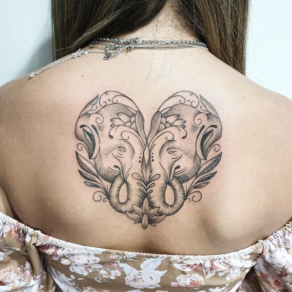 Tatuaje de Elefante en Forma de Corazón