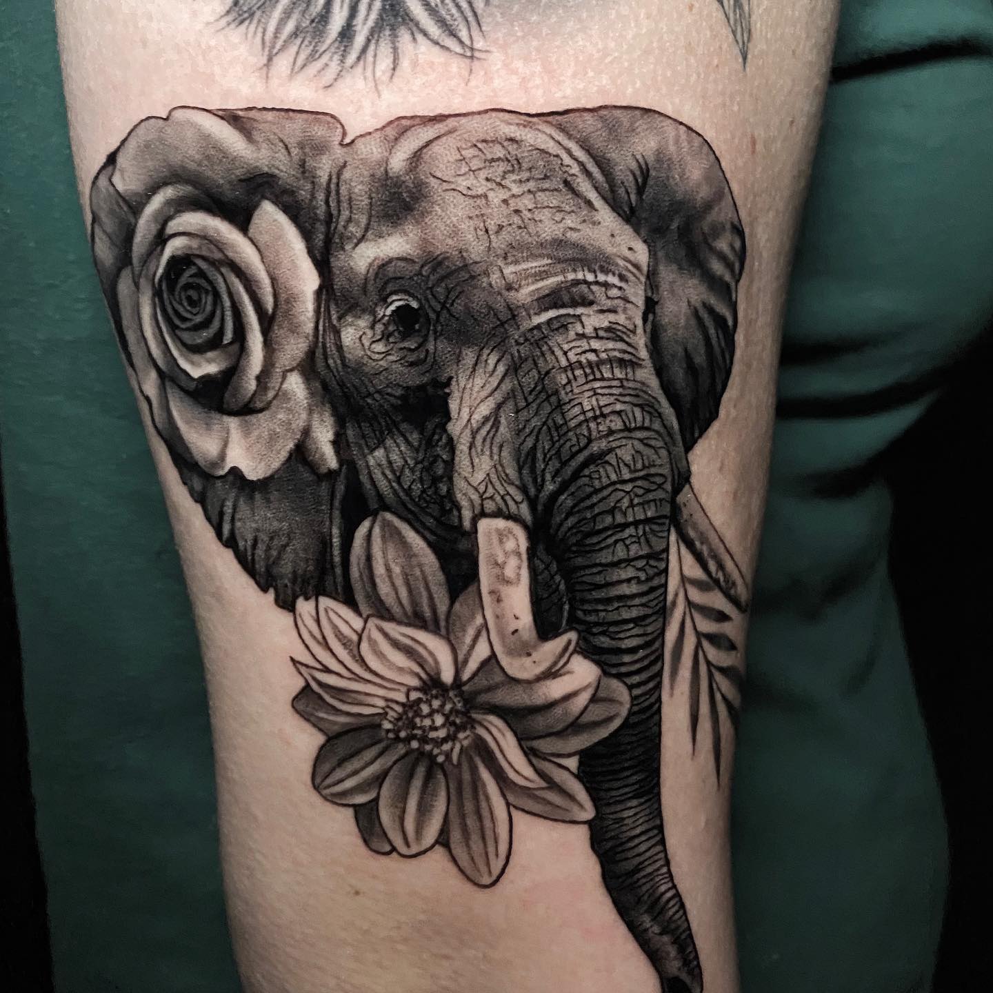 Tatuaje de Elefante Floral