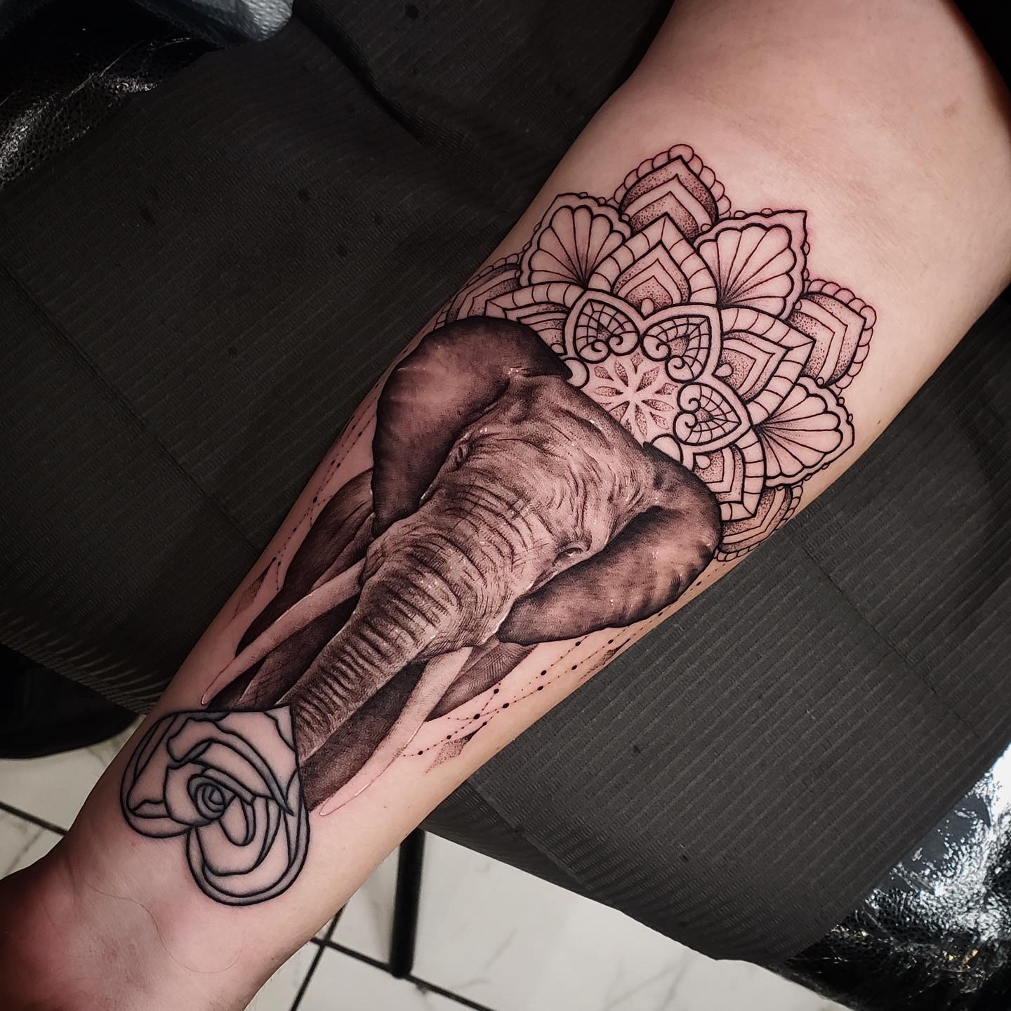 Tatuaje de Elefante Mandala Realista