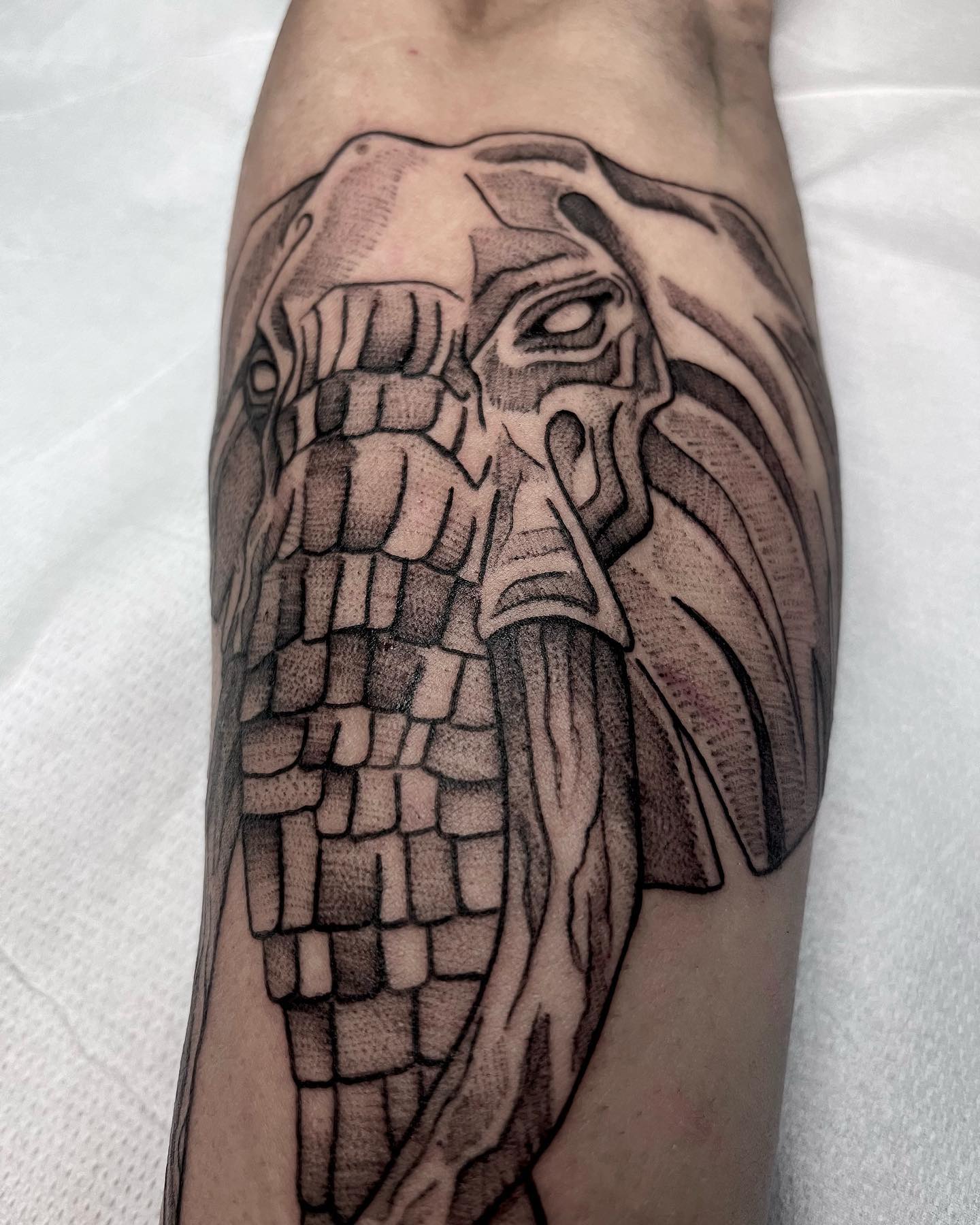 Tatuaje de elefante punteado elegante.