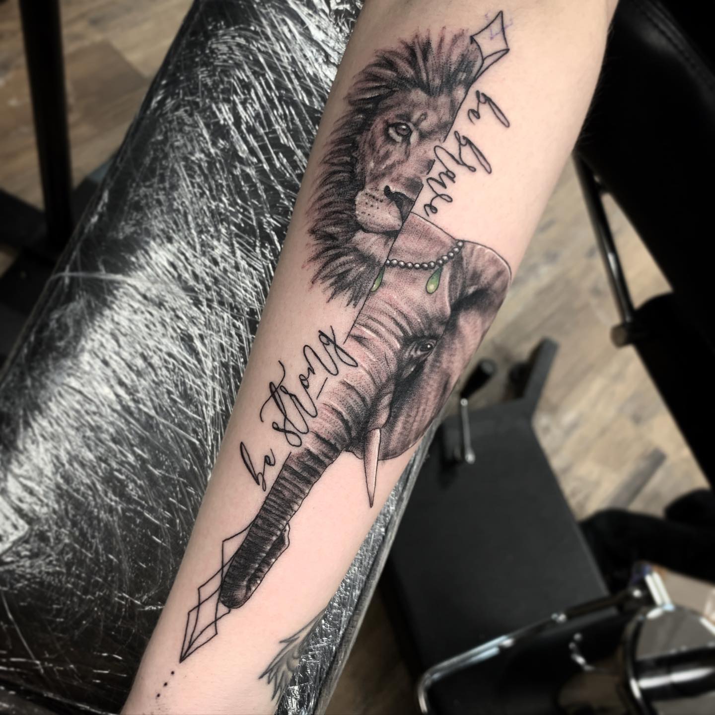 Tatuaje de Elefante y León