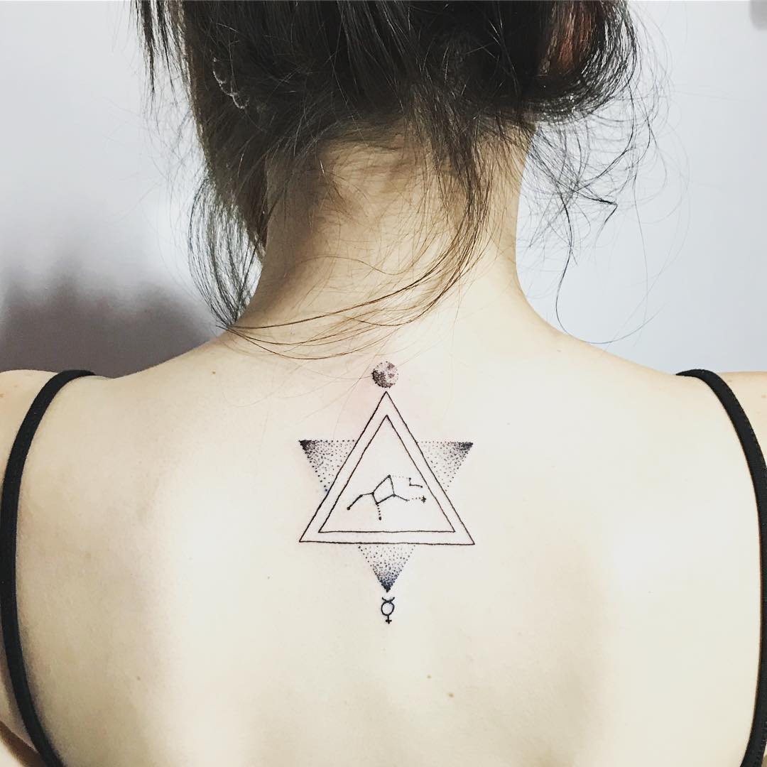 Tatuaje de la constelación de Virgo