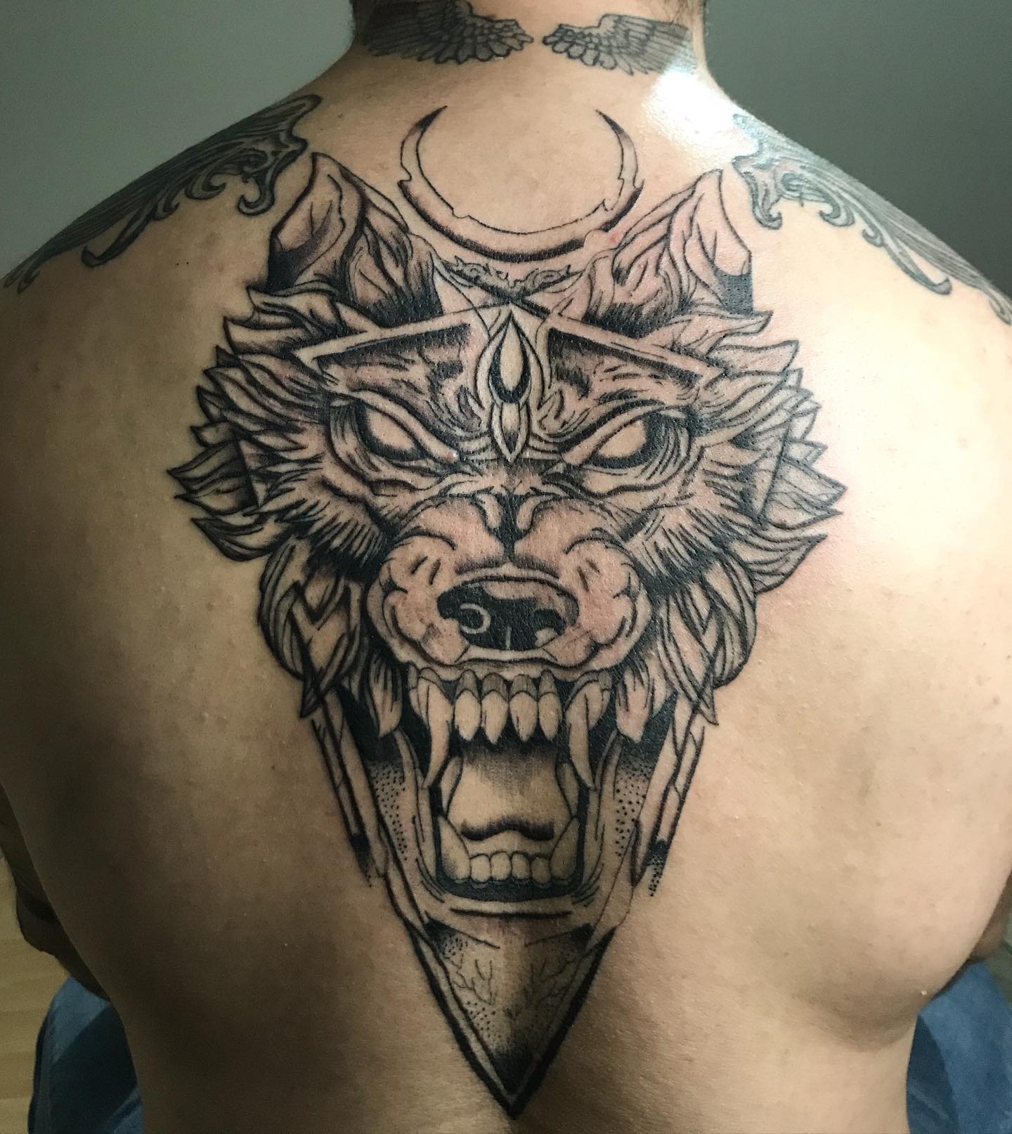 Tatuaje de Lobo Grande en la Espalda