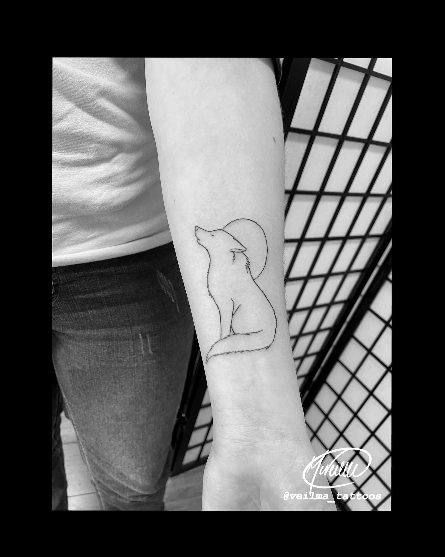 Tatuaje de lobo simple.
