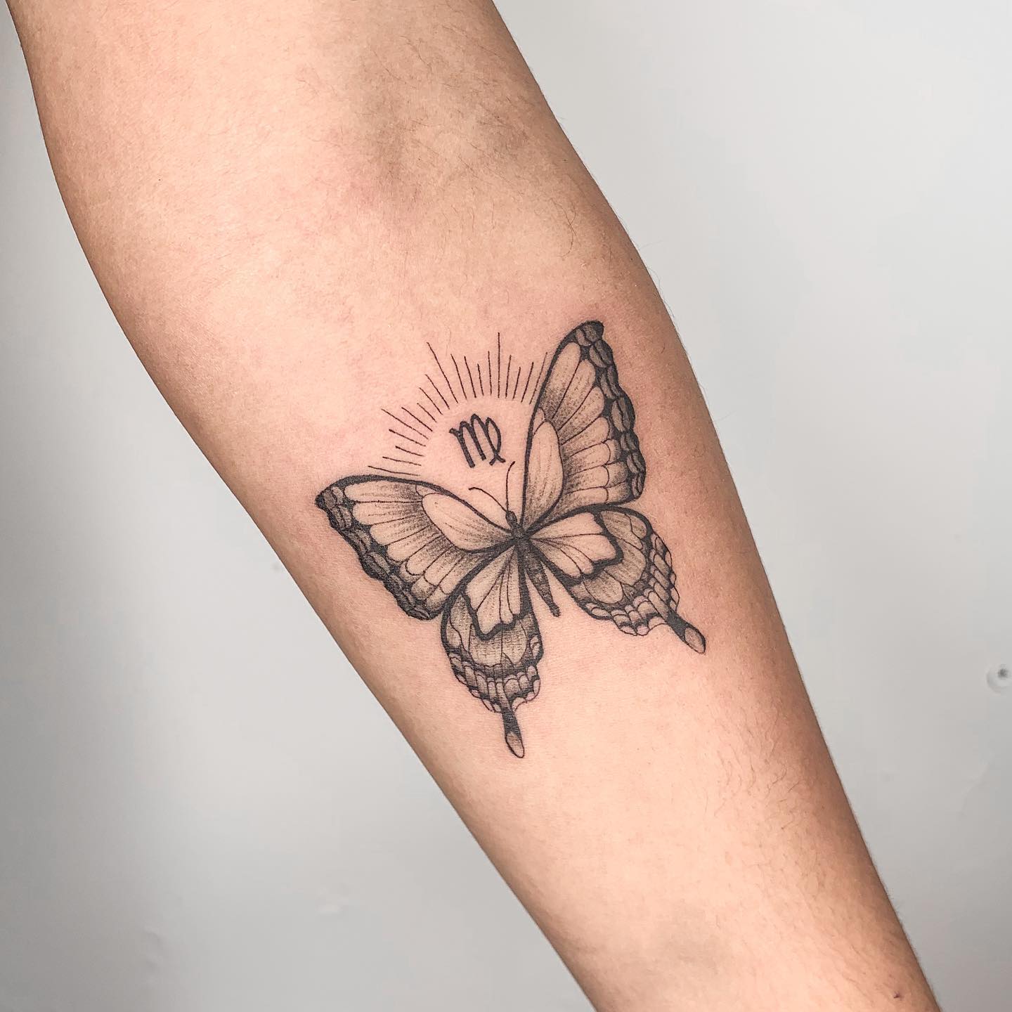 Tatuaje de Mariposa Virgo