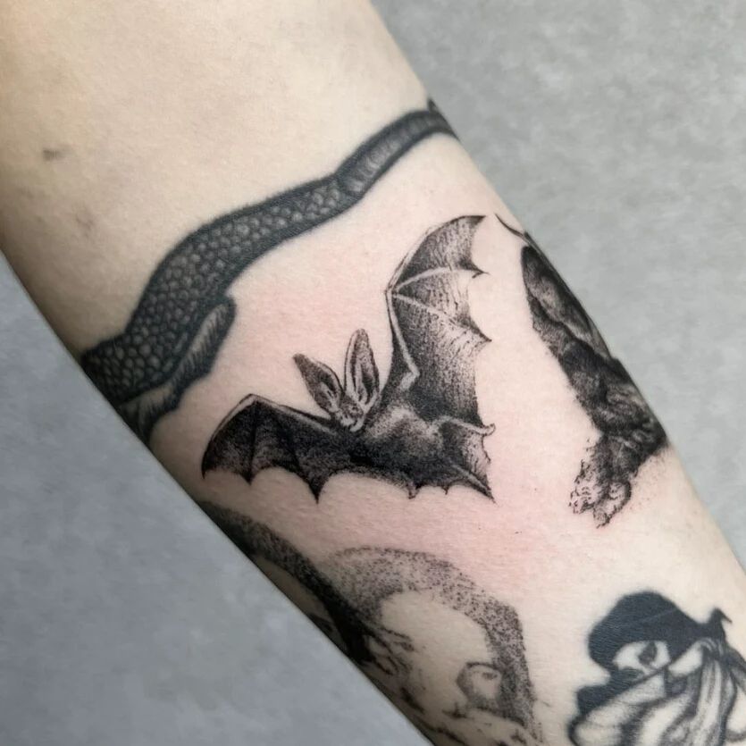 Tatuaje de murciélago mini pequeño