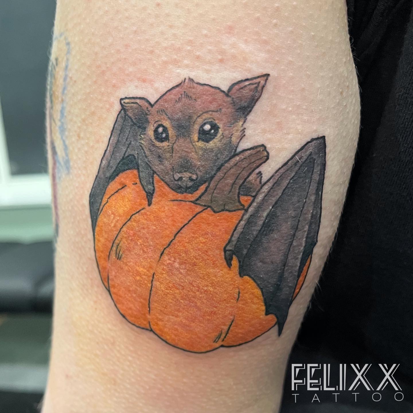 Tatuaje de Murciélago Naranja