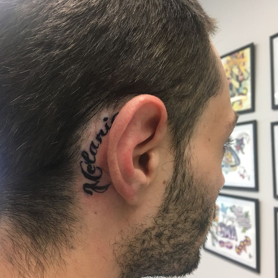 Tatuaje de Oído Tatuaje de Nombre de Niño para Hombres