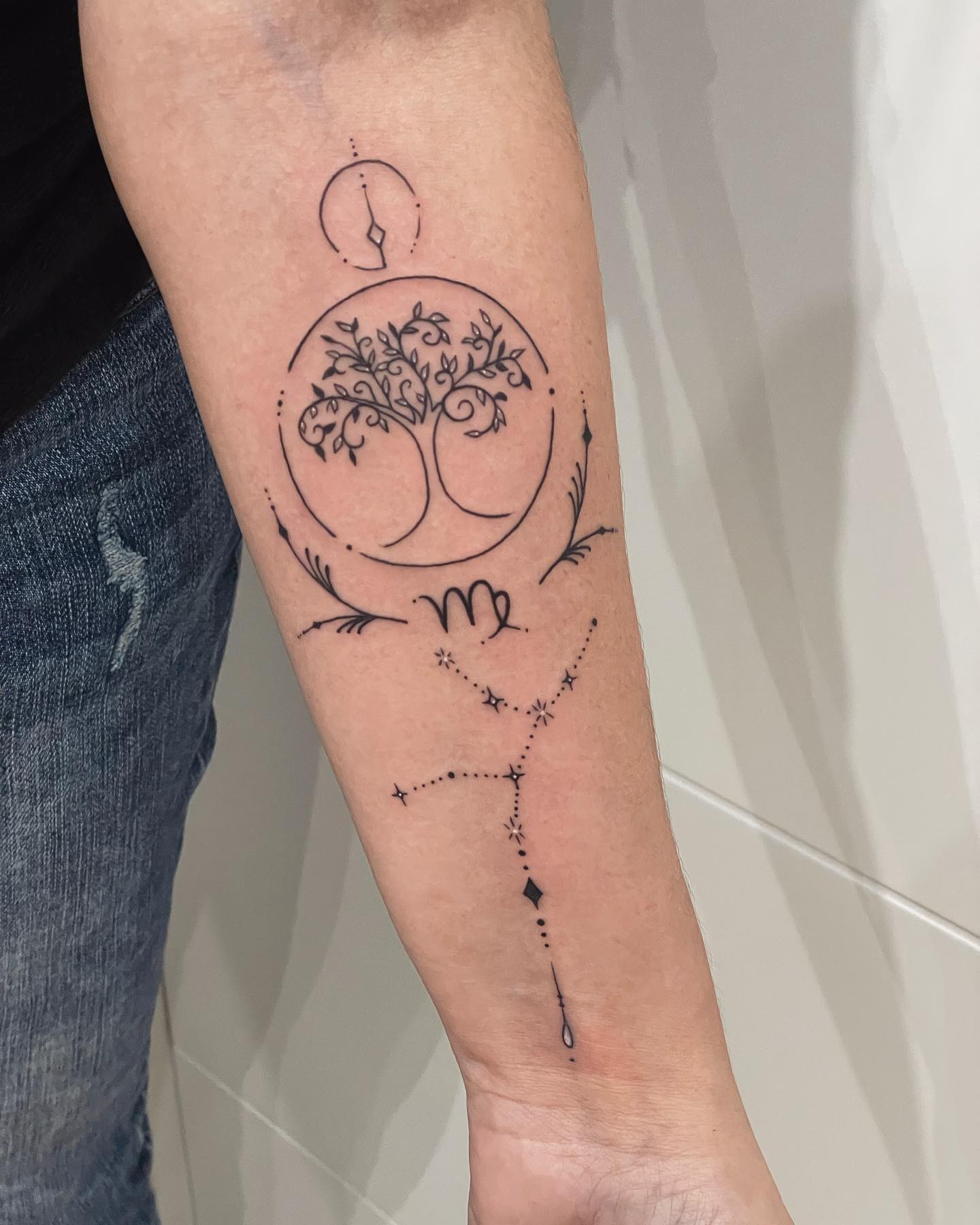 Tatuaje detallado de Virgo