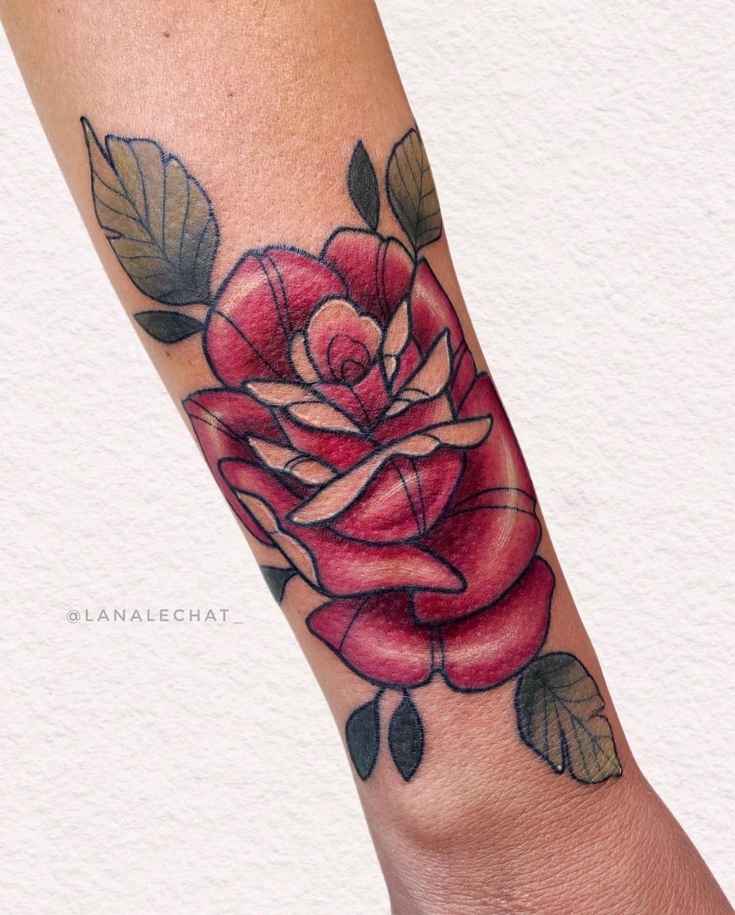 Idea de tatuaje de rosa en el brazo