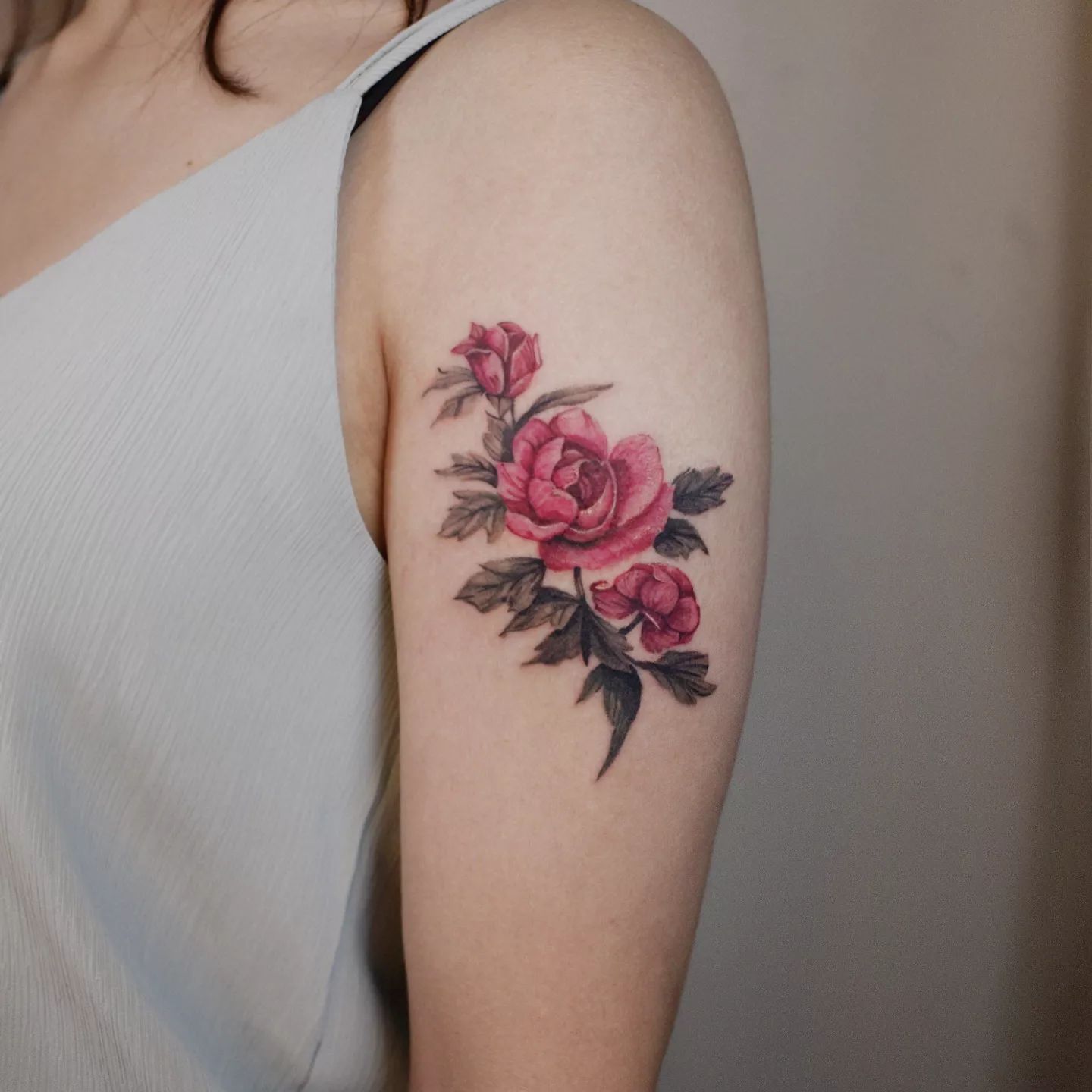 Idea de tatuaje de rosa para mujeres