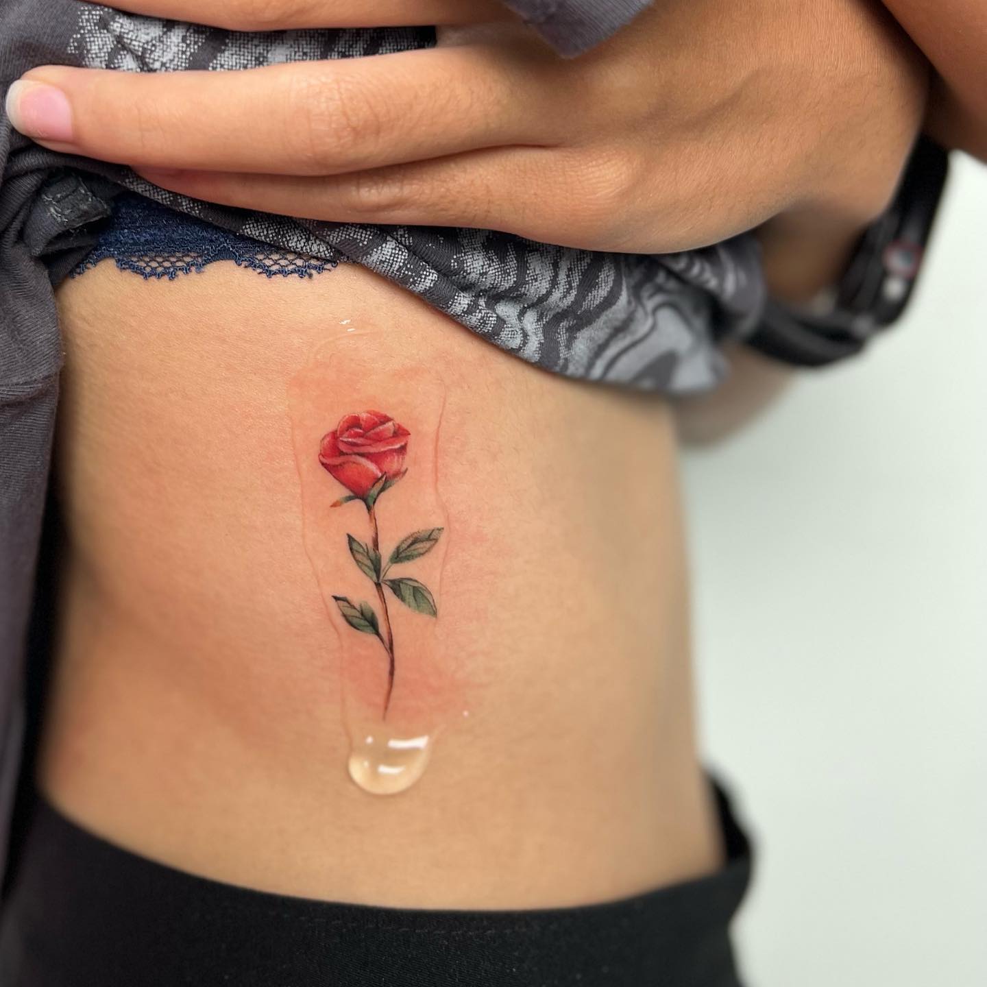 Lado Estómago Tatuaje de Rosa