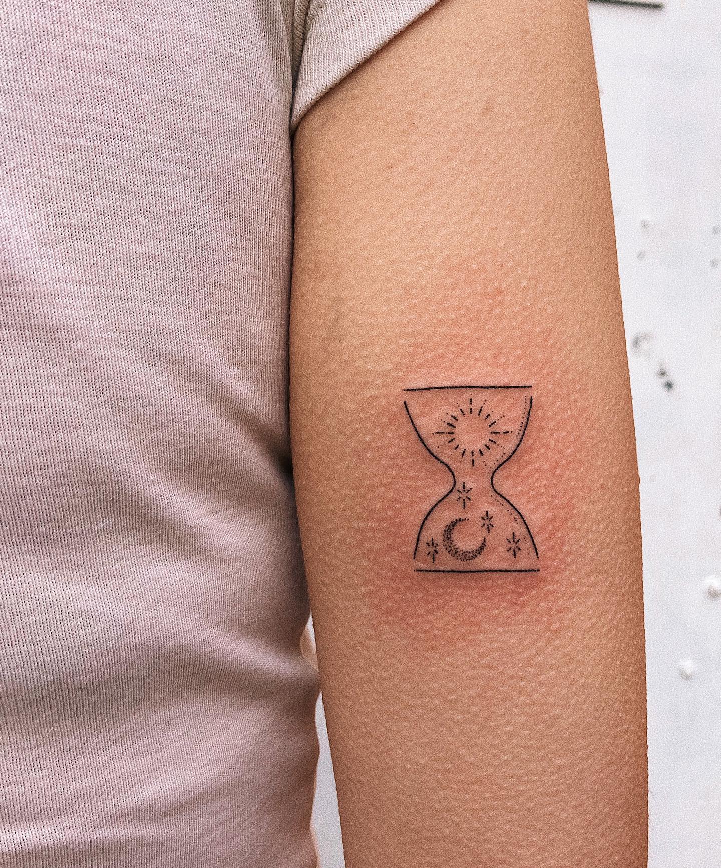 Minimalismo Reloj de arena Tatuaje