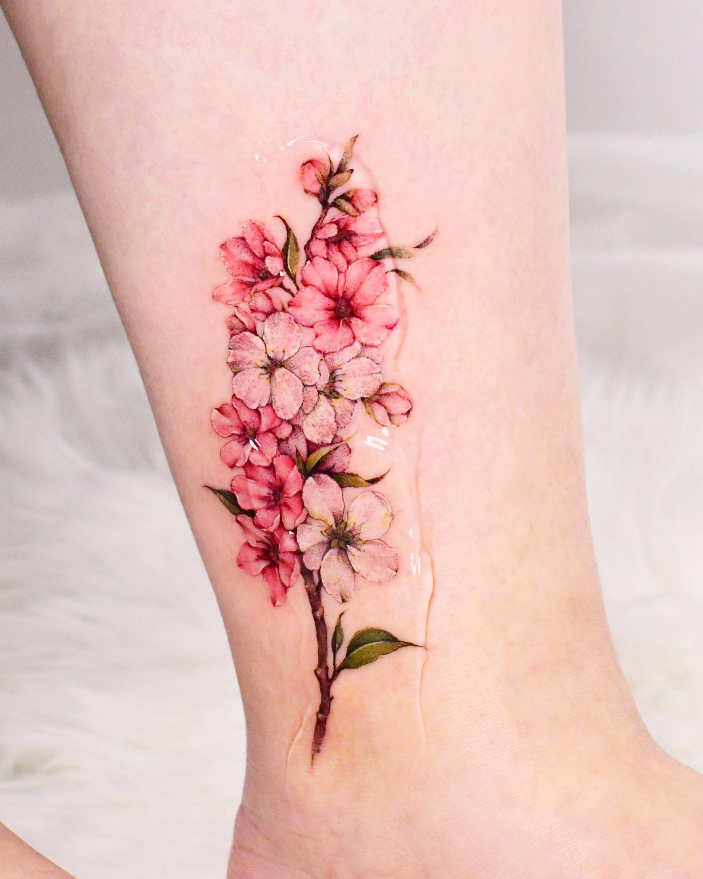 Tatuaje de flor de durazno y ciruela
