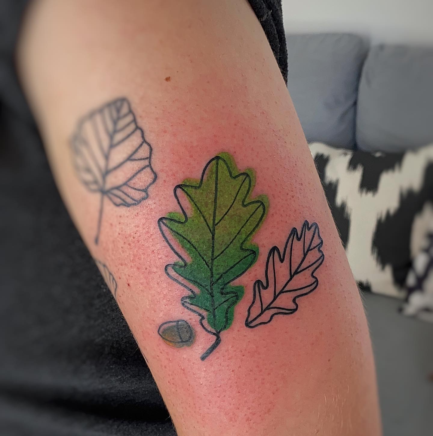 Tatuaje de hojas mixtas