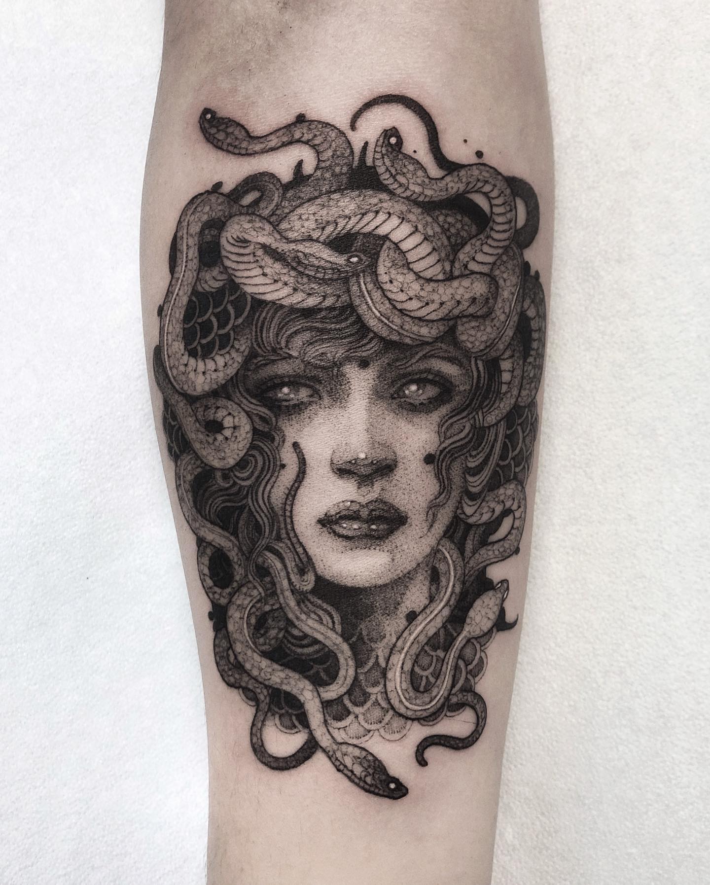 Tatuaje de Medusa en Blackwork