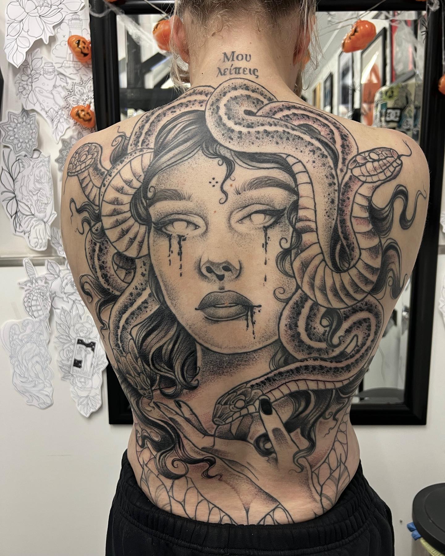 Tatuaje de Medusa en la espalda