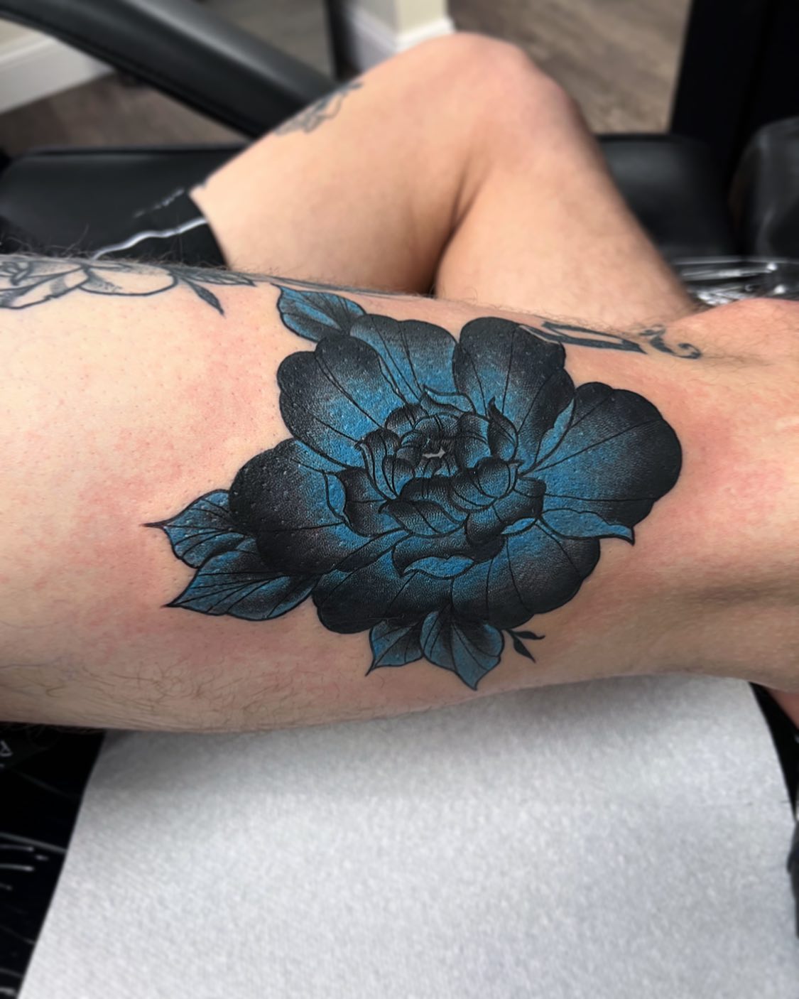Tatuaje de Rosa Azul Oscuro